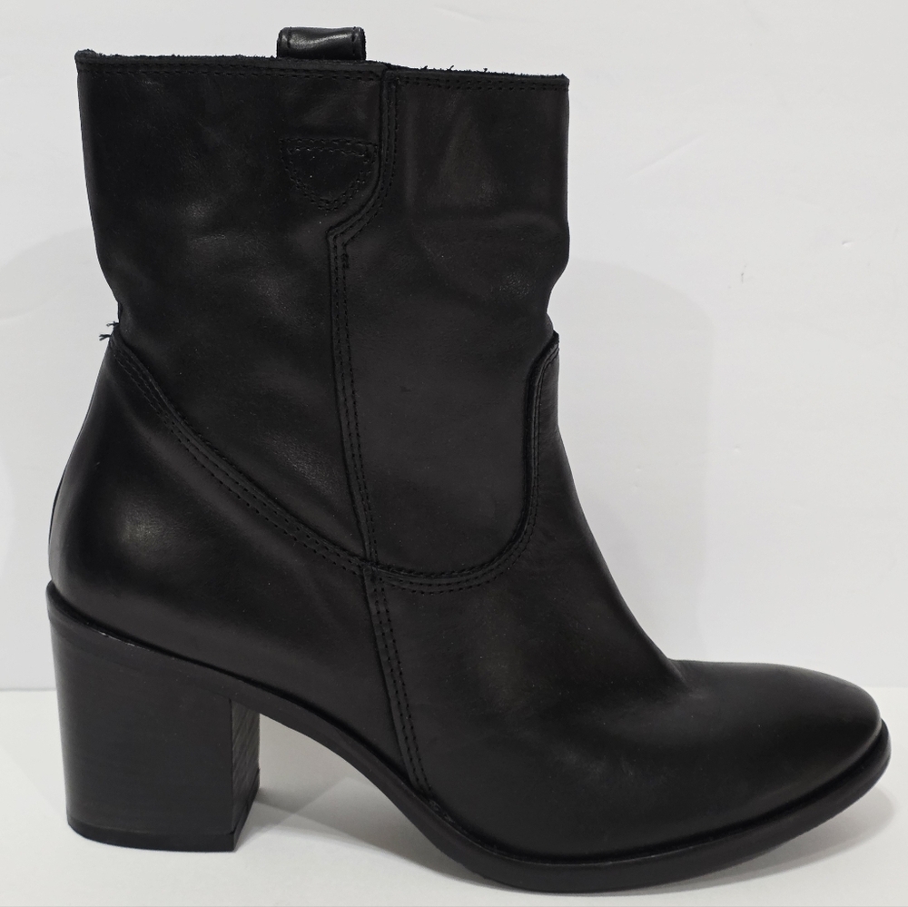 Charles David BLACK LEATHER Ankle Boot Pull-On Chelsie Booties Italy Women 8 New